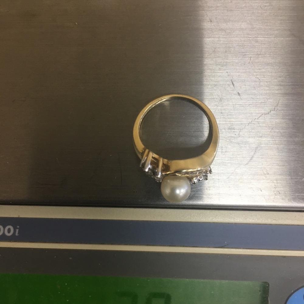 14K yellow gold  pearl diamonds ring - Picture 2 of 2